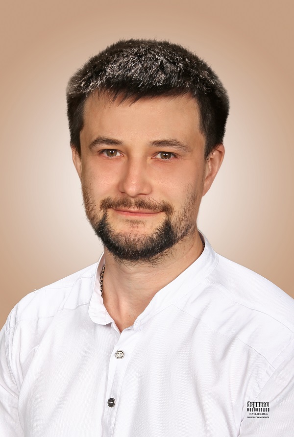Макогонов Анатолий Николаевич.